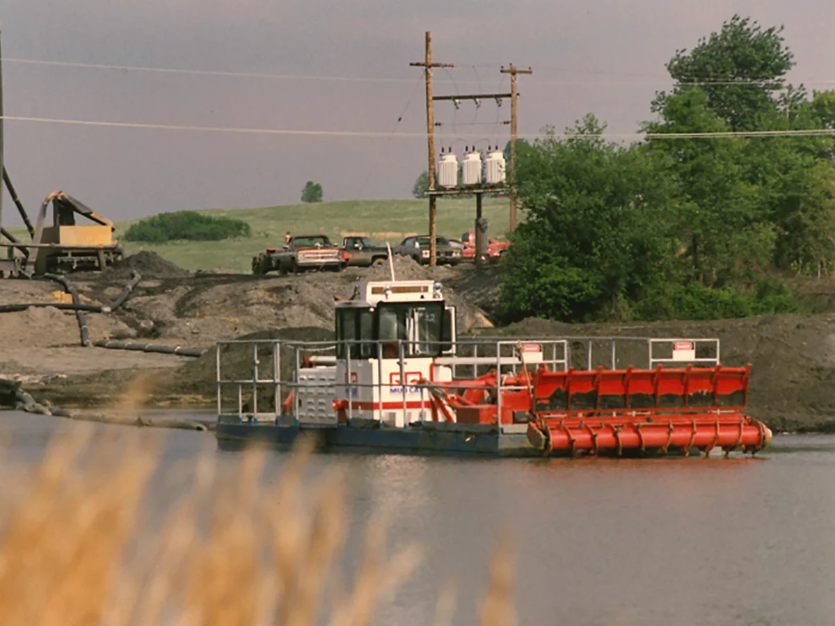 Diesel dredging equipment