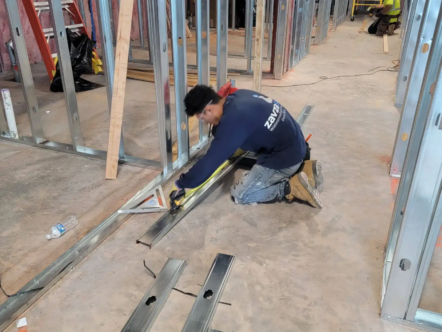 Zavza Seal worker doing flooring